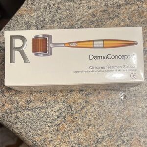 DermaConcepts Microneedle Roller in Gold